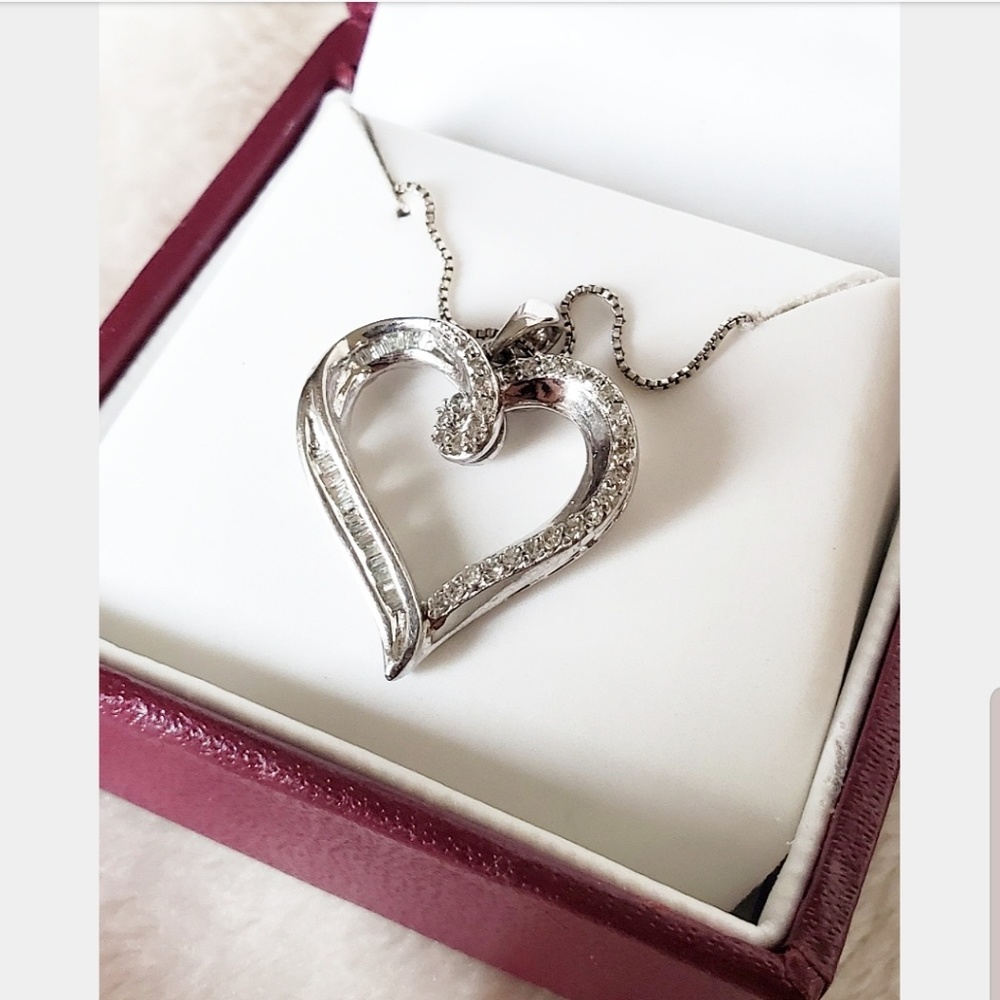 ❤Host Pick Helzberg Diamonds Silver Heart Necklace